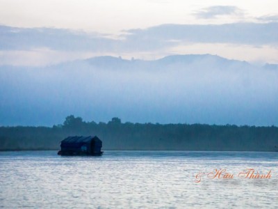 Hồ nước ngọt nào mang tên Biển Lạc nằm trọn trong rừng nguyên sinh, hồ này ở tỉnh nào của Việt Nam?