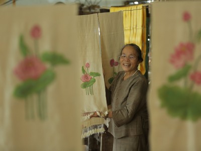 Loại thân cây tưởng vô dụng, qua tay nghệ nhân biến thành sản phẩm cao cấp chị em nào cũng mê mẩn